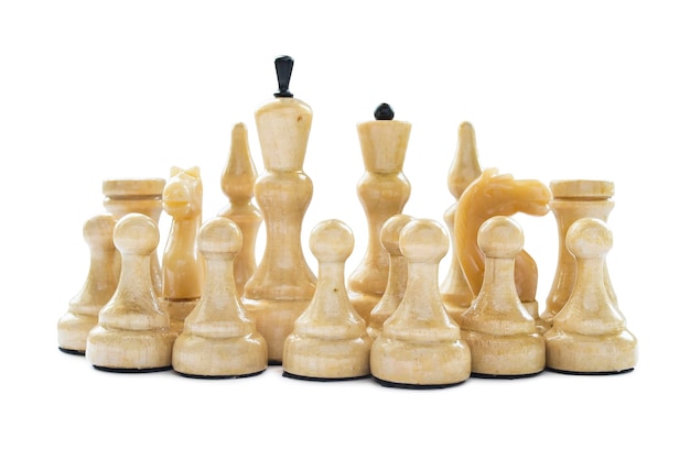 Gruppe weiße Schachfiguren getrennt über Weiß