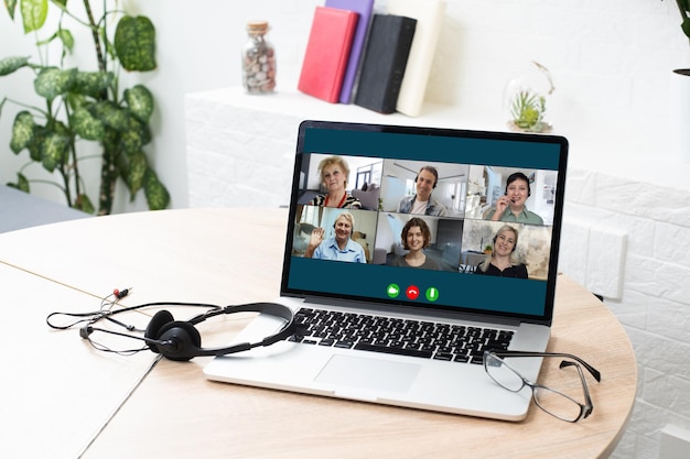 Gruppenfreunde-Video-Chat-Verbindungskonzept.