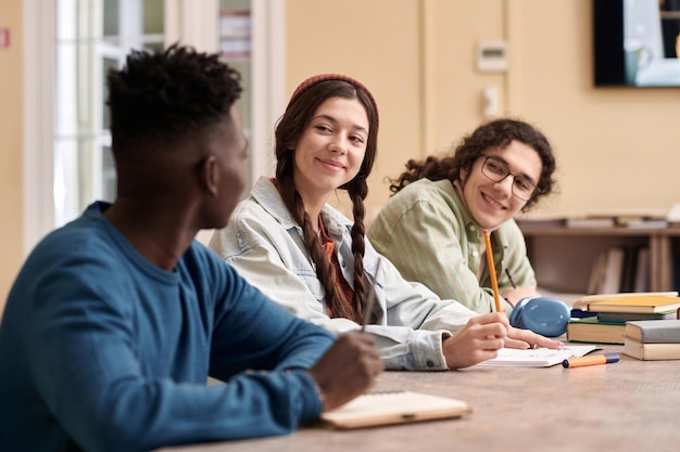 Foto gruppenstudium oder college-klasse