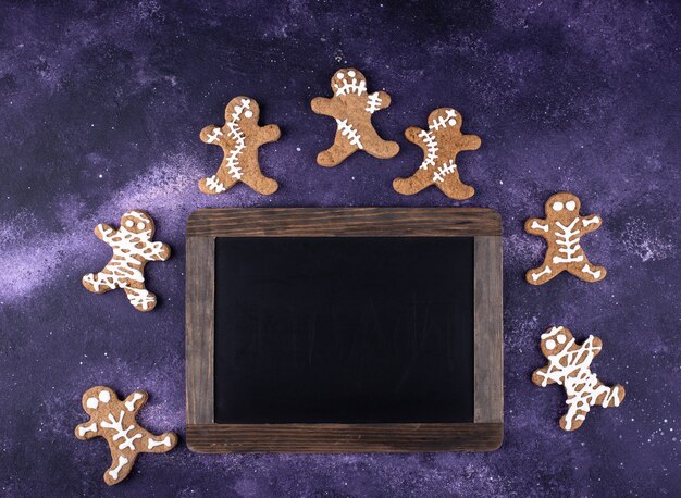 Foto gruselige halloween-kekse in mumienform