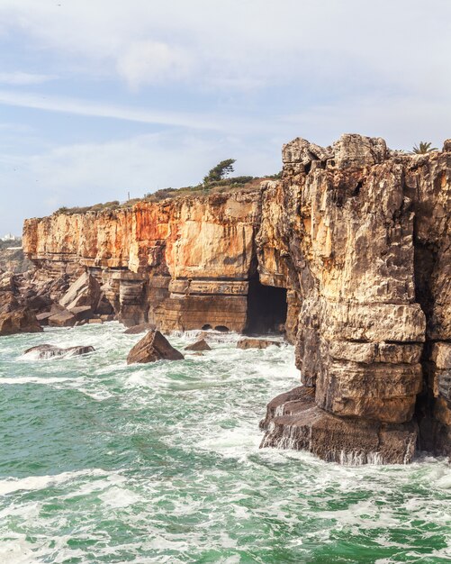 Gruta boca do inferno em cascais, portugal