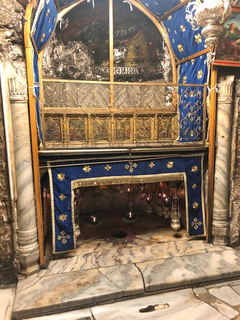 Foto gruta sobre cueva donde nació jesucristo iglesia de la natividad belén en palestina estrella