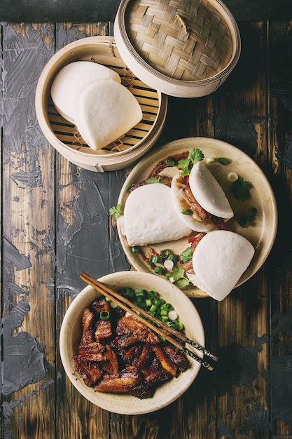 Gua Bao Brötchen mit Schweinefleisch