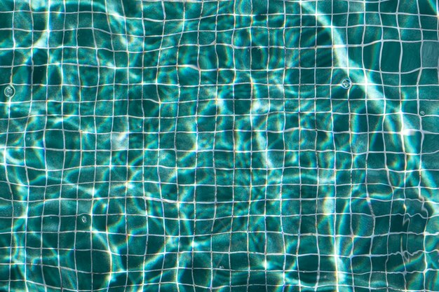 Água de fundo na piscina, azulejos azuis e ondas