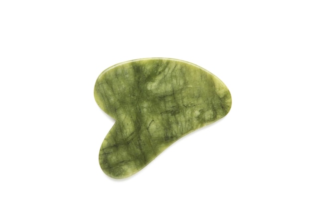 Foto gua sha masaje jade herramienta médica tradicional china guasha hecha de jade creer desintoxicación de la piel y más belleza aislado en blanco y objetos con trazados de recorte