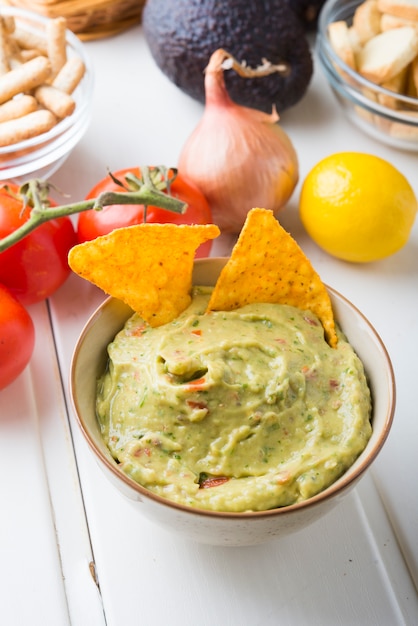 Guacamole com nachos