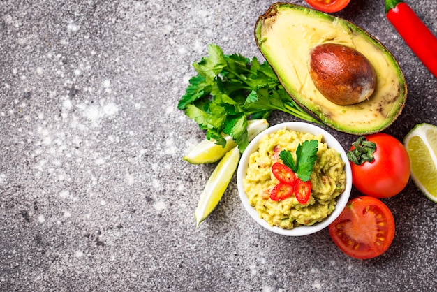 Guacamole de molho de abacate mexicano tradicional