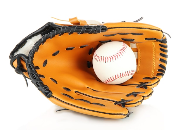 Foto guante de béisbol y pelota aislado en blanco