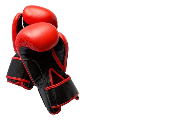 Guantes de boxeo rojos aislado sobre fondo blanco.