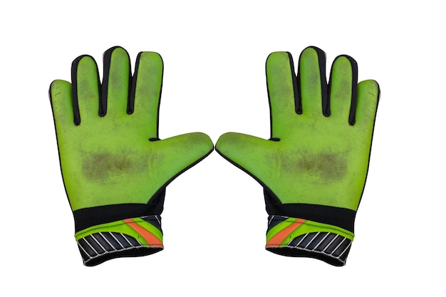 Guantes de portero usados aislados sobre un fondo blanco