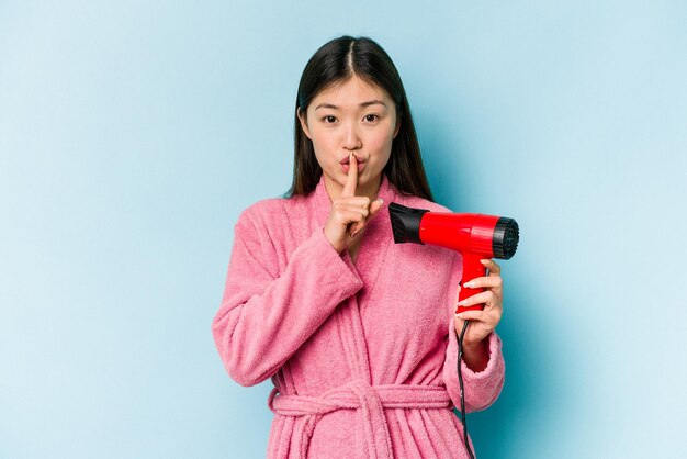 Guardar un secreto o pedir silencio