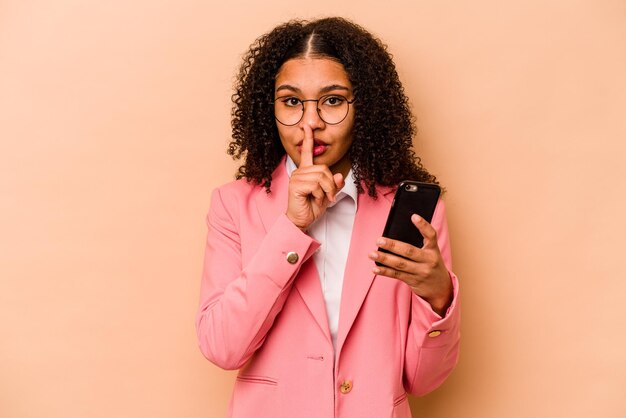 Guardar un secreto o pedir silencio