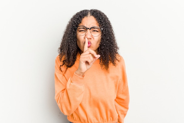 Guardar un secreto o pedir silencio