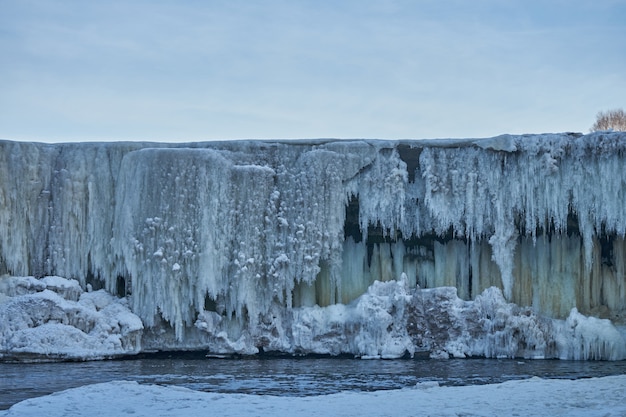 Águas fluindo do inverno