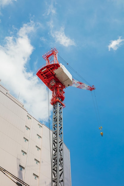 Guindaste e construção de edifício