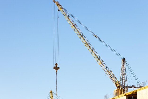 Guindaste, e, predios, construção, contra, céu azul