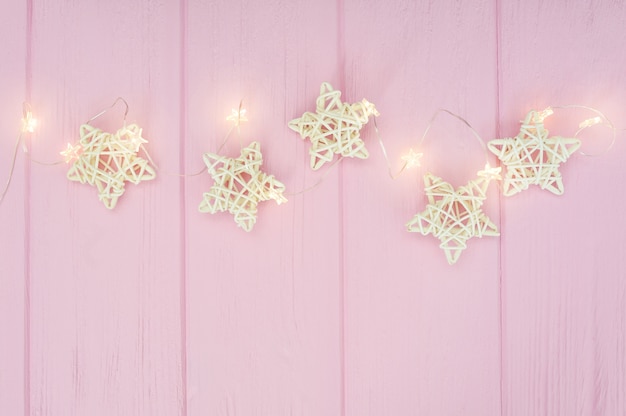 Guirlanda de luzes de Natal com borda de estrelas