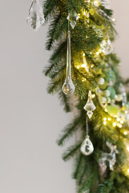 Guirlanda de Natal com luzes de decorações de cristal