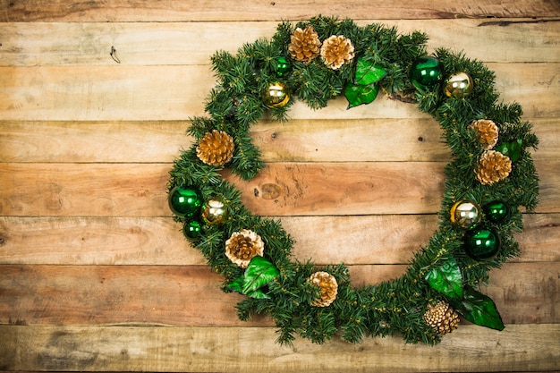 Guirlanda de Natal em madeira