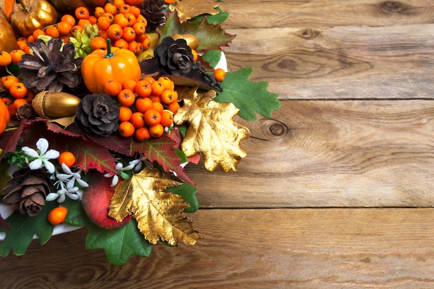 Guirnalda de Acción de Gracias con copia de calabaza y bayas