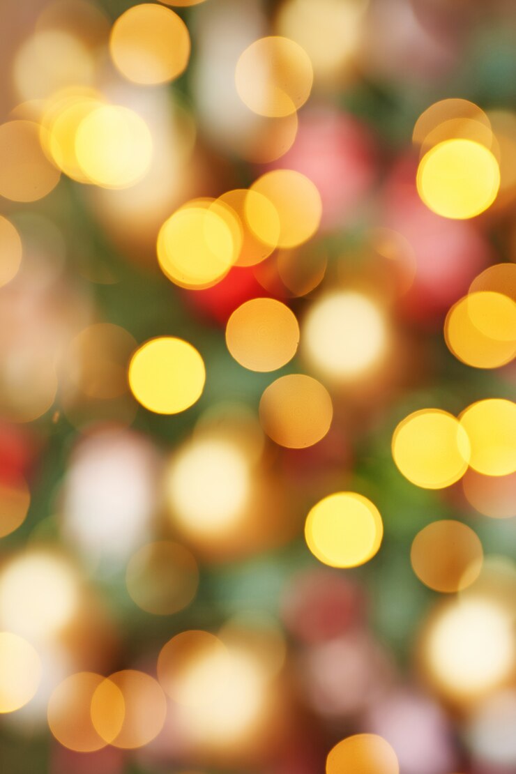 Foto guirnaldas navideñas bokeh de color rojo, amarillo y verde.