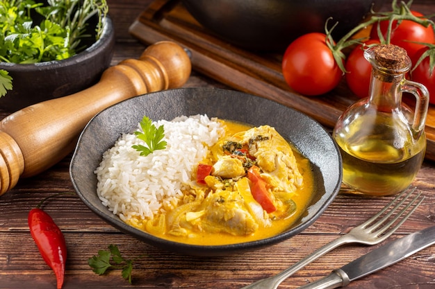 Guisado de peixe Prato tradicional do Brasil Moqueca Baiana de Peixe