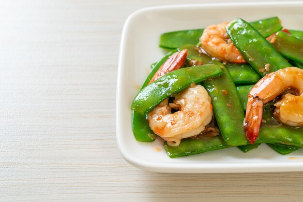 Guisantes Salteados con Camarones - Estilo de comida casera