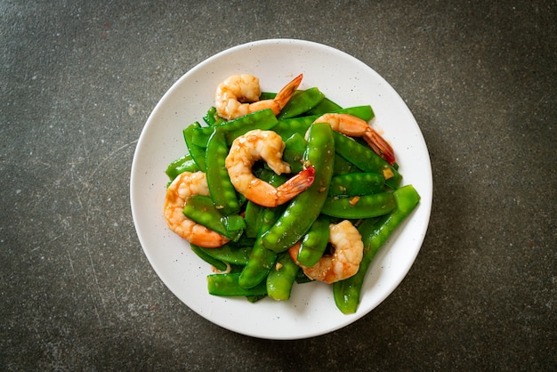 Guisantes Salteados con Camarones - Estilo de comida casera