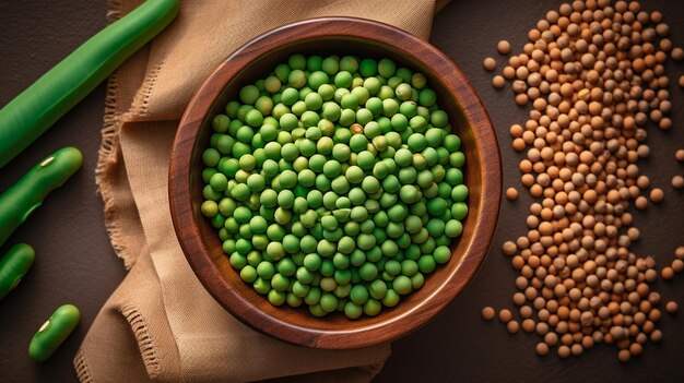 Guisantes verdes en la vaina