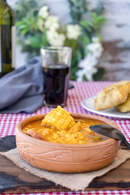 Guiso tradicional del norte de Argentina el locro se elabora a base de carne de maíz y calabaza