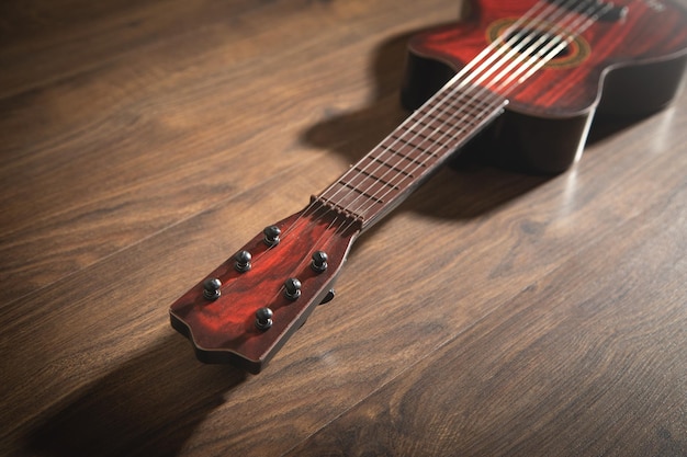 Guitarra en el fondo de madera