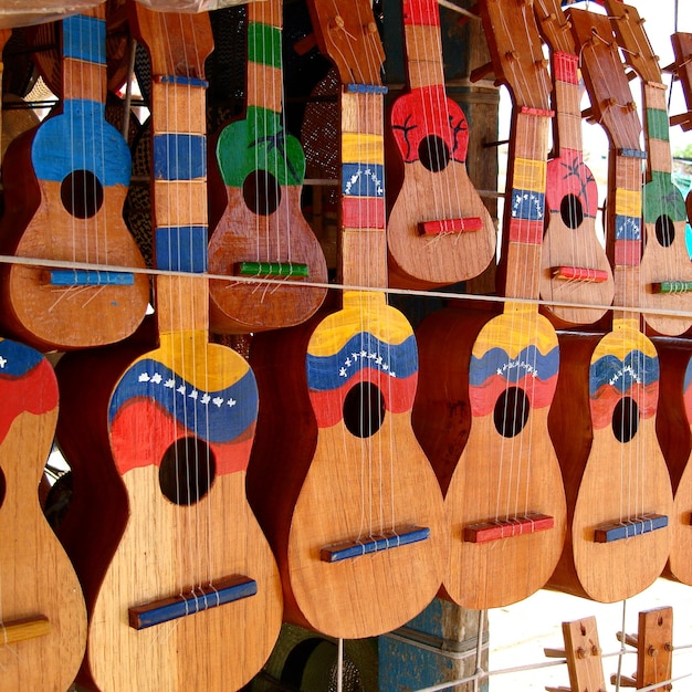 Foto guitarras para la venta en el mercado