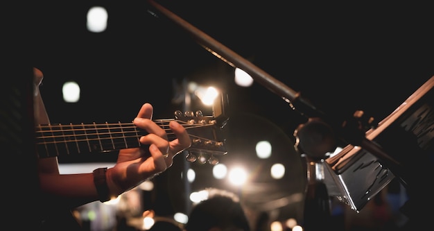 Guitarrista no palco