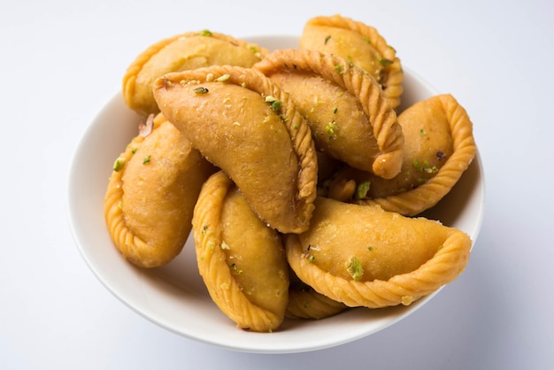 Gujiya - bolinhos doces feitos durante o festival de holi e diwali, foco seletivo