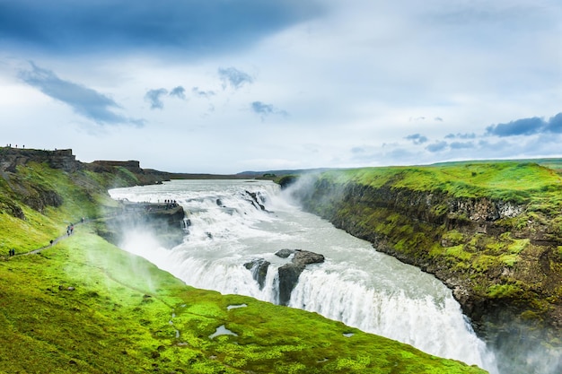 Gullfoss-wasserfall in island. golden-circle-route in island. schöne sommerlandschaft