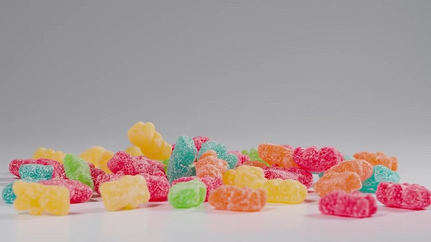 Foto gummi-bär-süßigkeiten fallen in slowmotion