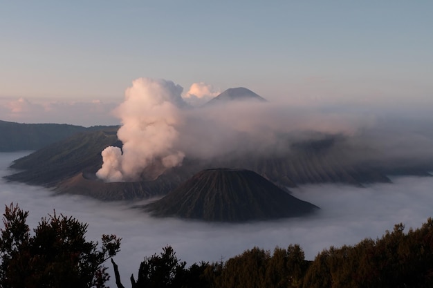 Gunung Bromo durante el amanecer