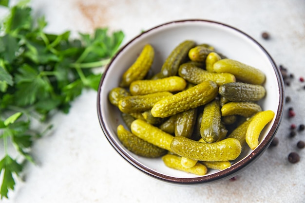 Gurke Gurke gesalzen eingelegtes Gemüse Essen Mahlzeit Snack auf dem Tisch Kopie Raum Essen Hintergrund