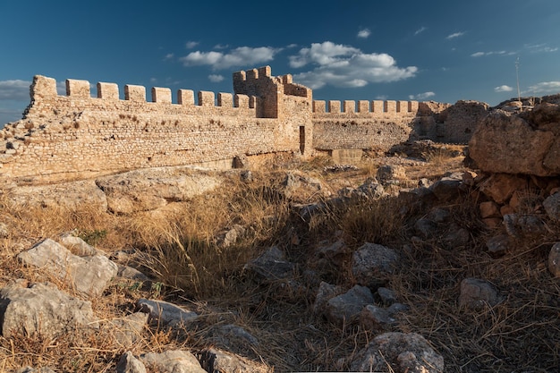 Gut erhaltene Ruinen der antiken griechischen Festung Larisa mit Steinmauern und Türmen Argos Griechenland