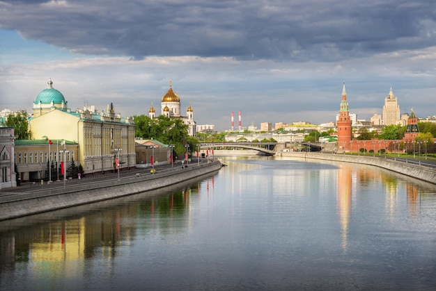 Guten Morgen an der Moskwa mit Blick auf die Christ-Erlöser-Kathedrale