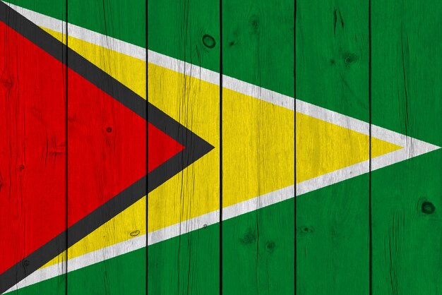 Guyana-Flagge gemalt auf alter hölzerner Planke