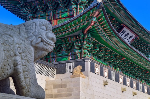 Gwanghwamun gate o portão principal do palácio gyeongbokgung