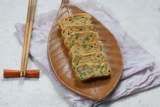 gyeran mari Koreanisches gerolltes Omelett, in Japan auch als Tamagoyaki oder japanische Frühlingsrolle bekannt