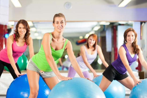 Gym fitness women - Entrenamiento y entrenamiento