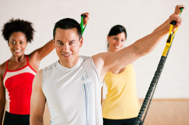 Gymnastiktraining in der Turnhalle