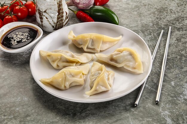 Gyoza com molho de bolinhos da culinária japonesa