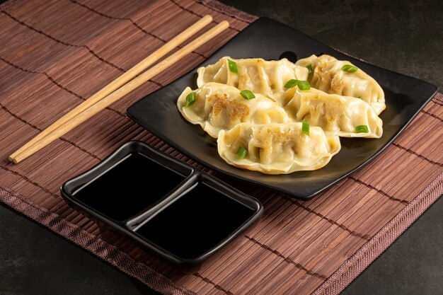 Gyoza o Jiaozi Comida tradicional china y japonesa