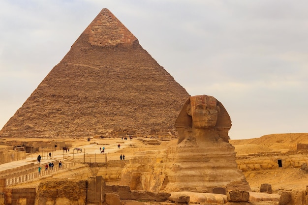 Ägyptische Große Sphinx und Pyramiden von Gizeh in Kairo Ägypten