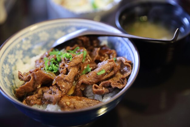 Gyudon, Beef Bowl auf Reis, japanisches Essen