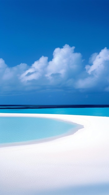 há uma praia de areia branca com um oceano azul e uma praia de areia branca generativa ai